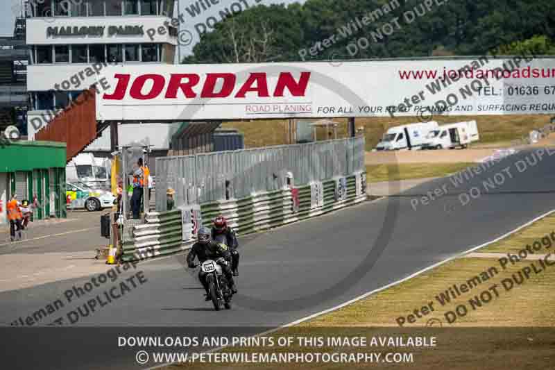 Vintage motorcycle club;eventdigitalimages;mallory park;mallory park trackday photographs;no limits trackdays;peter wileman photography;trackday digital images;trackday photos;vmcc festival 1000 bikes photographs